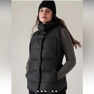 Athleta Downtown Puffer Vest size Small Tall. Perfect conditon.